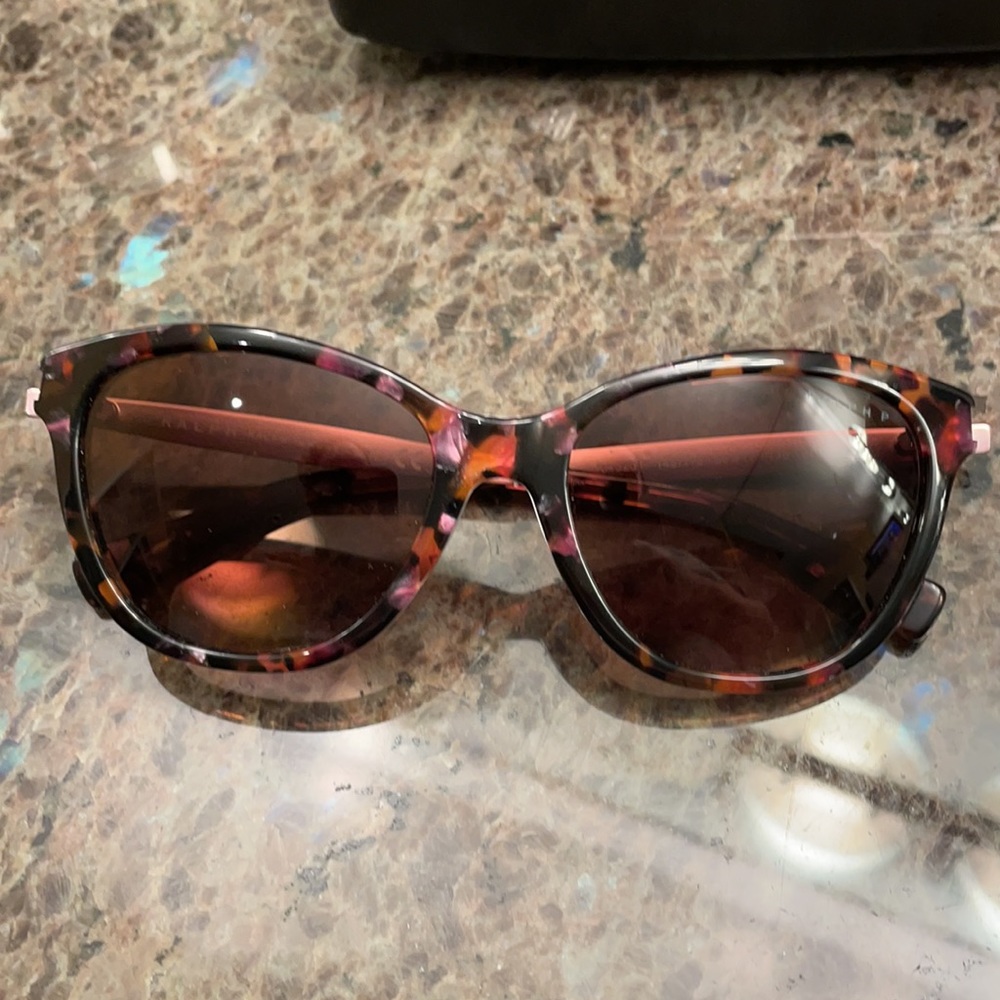 Brown lenses and Tortoise frame - Picture 2 of 9